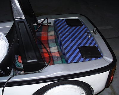 Heckablage mit Lautsprechern
