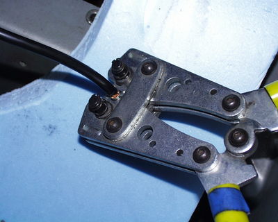 Verpressen des Kabelschuh mit geeigneter Presszange
