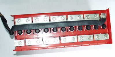 Daho Faserstruktur Nickel-Cadmium (FNC) recom verschlossen 2000
Eine Nickelkadmium Batterie ca. Aus dem Jahr 2000, entwickelt von Daug (Deutsche Automobilgesellschaft) mit Hoppecke. Faserstrukturelektroden als verschlossene Version "Rekombination", deshalb Typ FNC-recom

Stehen bei Ralf Wagner im Keller und tun als Pufferbatterie Ihren Dienst
