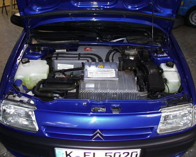 saxo_motorraum.jpg