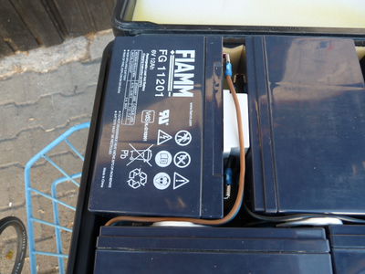 Batteriekoffer Detail
Batteriekoffer Marke Eigenbau
Details: Verdrahtung und Distantzstücke
