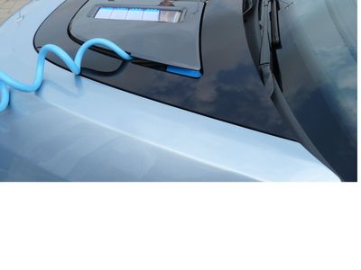 Karmann E3 - Ladeanschluß
Ladeanschluß in der Motorhaube
