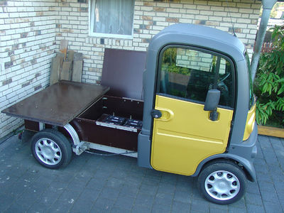 ...mit geöffnetem Batteriedeckel
Ladepritsche aus Siebdruckplatten. Eigenbau :-))
Keywords: Aixam Mega Multi Truck