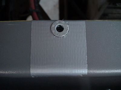 Ablageboden für CityEl 6
Als Puffer für evtl. Scheuerstellen habe ich Panzerband im Bereich der Scharniere geklebt.
