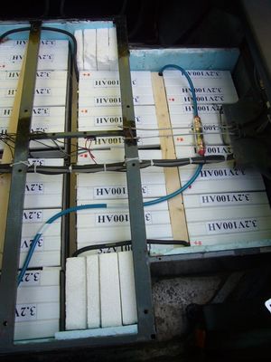 Hotzenblitz Lithium Sicherung 200A
Zentrale Sicherung für 100AH Batterie - Kabel und Sicherung haben echt bekloppte Farbe ...
