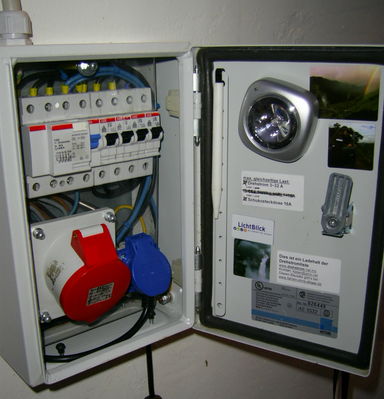 Ausstattung: 32 A voll belastbar, Lampe, Kistenbuch
Keywords: DSK Drehstromkiste Drehstromliste