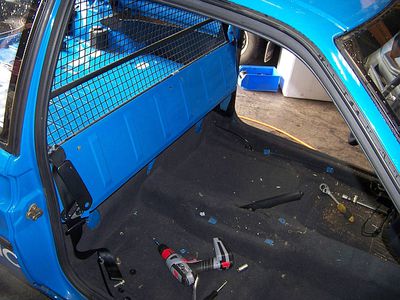 Umbau 2 > 4 Sitzer  1)
Vordersitze raus, Ladefläche noch drin
