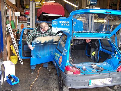 Umbau 2 > 4 Sitzer  7)
und weg ist die Ladefläche
