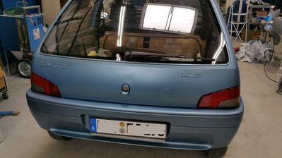 neuer Anzug 14
die Aufkleber als dezentes Relief gefallen mir
