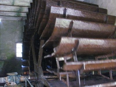 mächtiges Wasserrad
