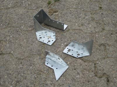 Beschlag aus Baumarkt, Original und für KEWET vorbereitet 
