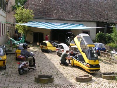 Reifengummi von der Kartbahn, das Rad ist eckig
