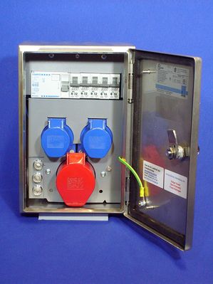 Die neue D20-Normkiste V1 in Edelstahl mit Phasenkontroll-Leuchte
Die Phasenkontroll-Leuchten sind ab sofort, in allen Drehstromkisten, Standard ohne Aufpreis. 
Keywords: DSK Drehstromkiste Drehstromliste