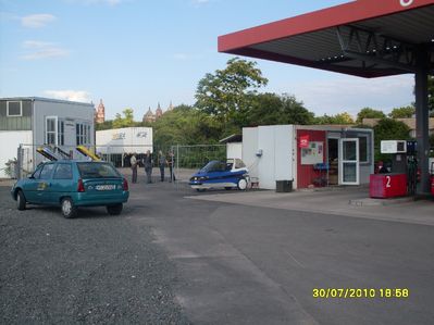 Die Tankstelle der Zukunft
DAS ist eine Tankstelle. Wozu komplizierte Ladesäulen!?
Keywords: Waldmühle 2010 Ladehalt Worms
