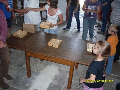 Aufgabe: Gibt mir die Kugel
Jeder einen Versuch. Da werden sie alle wieder kleine Kinder.
Keywords: Waldmühle 2010 Pokal Kugel