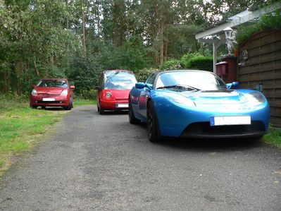 Tesla, Hotzi und Prius II
Tesla, Hotzi und Prius II von vorne
Keywords: Tesla, Hotzi und Prius II