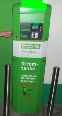 SWD Station (Mennekes Typ-2 und Schuko)
Sobald die naechste Foerdergeld-Lieferung kommt werden wetere aufgestellt !
