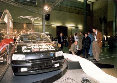 SIXT 1996  Clio Electrique
SIXT 1996  Clio Electrique einer von 15
Einweihung am Bahnhof Frankfurt
nach nur 3 Monaten -ENDE-
Fahrzeuge werden von Renault Bruehl VERSCHROTTET
Keywords: SIXT 1996 Clio Electrique