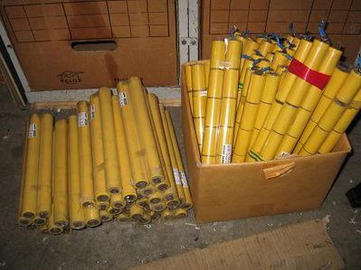 Die alten Zellen
Die aus den Kästen entfernten Zellen auf dem Weg zu Ihrer Beerdigung. Alle Zellen haben wunderschöne Selbstentladungsströme zwischen c/10 und c/2. 
