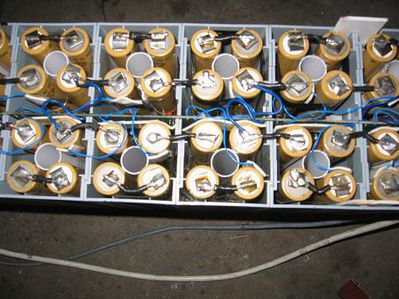 fertiger Block
Die oberseits fertig verdrahteten Stränge mit Temperaturfühlern und Überwachungselektronik.
