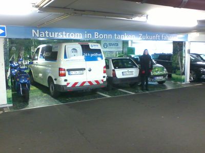 aus zwei mach 3 ;)
Stadtwerke Bonn parken Ihre eigene E-Tanke im Parkhaus zu !
