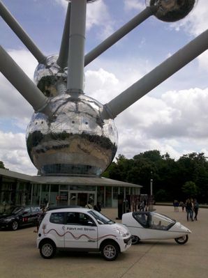 Größenvergleich...
Emobile vs Atomium
