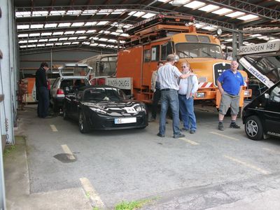 Schwarz VS Orange ;)
Kraft gegen Masse...
