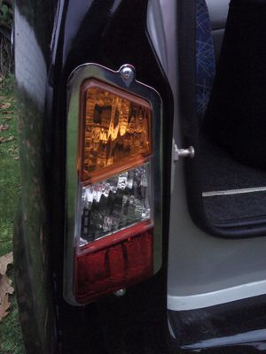 Blinkiblink
Wer für so ein Ding Geld bezahlt, hat zu viel davon....
Und erst der Geruch nach Weichmacher im Innern... hmmmmm
