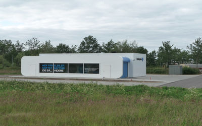 Batteriewechselstation in Dänemark
Am 14.06.12 fuhr ich am Autobahnkreuz Kolding(DK) ab um eine Zigarettenpause zu machen und fand zufällig diese Wechselstation. Leider ist sie noch nicht in Betrieb.
Weitere Infos unter:

www.betterplace.com

