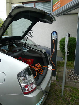 Typ2 Adapterkabel in Betrieb
Typ2 Adapterkabel in Betrieb mit einem Prius Plug-in

