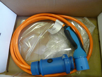 Typ 2 Adapterkabel "Original"
"Original" Adapterkabel Mennekes beim ADAC Freiburg
