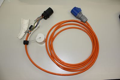 Adapterkabel mit geöffnetem Typ2-Stecker
Keywords: Typ2 Adapterkabel