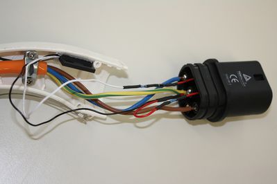 Detailansicht Innenleben Typ2-Stecker
Keywords: Typ2 Reedschalter Schaltung