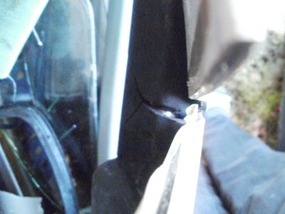 Umschalter Stahlrohrkern vom Hauben Rahmen

(Stahllegierung mit Chrom Anteilen gegen Schnelle Korrosion)

Der Schaum scheint auch PU / PUR zu sein.

außen Schicht sieht nach gefärbten Faserverbund aus !
(Glasfaser oder auch Polyester)
