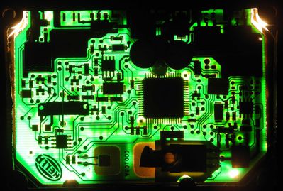 Durchleuchtete Platine mit Haarriss, Oberseite
