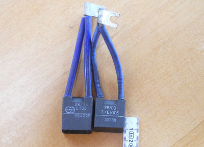 Kohlenabnutzung bei 27500km
P106e, EZ 2001, 4/2015
